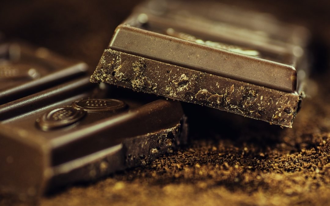 ¿POR QUÉ SENTIMOS NECESIDAD DE COMER CHOCOLATE ANTES DE LA REGLA?