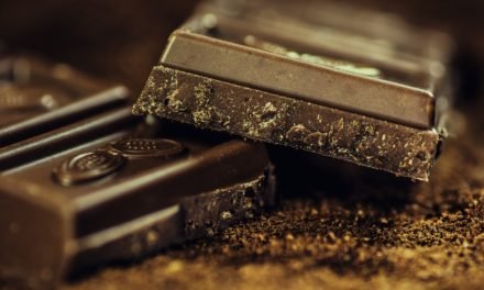 ¿POR QUÉ SENTIMOS NECESIDAD DE COMER CHOCOLATE ANTES DE LA REGLA?